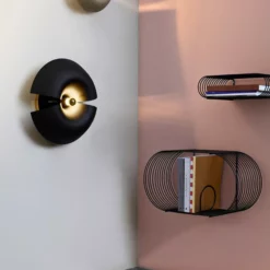 AYTM CYCNUS Wall Lamp -Hallway Salg aytm bordlampe cycnus vaeglampe sort guld small 8084909 scaled