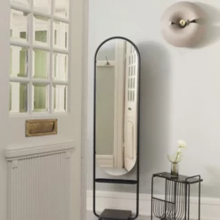 AYTM CYCNUS Wall Lamp -Hallway Salg aytm vaeglampe cycnus vaeglampe sort guld small 7202883 scaled