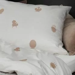 Brainchild Design Icons Bed Linen - White -Hallway Salg brainchild sengesaet designikoner sengetoej hvid hvid 3738473 scaled