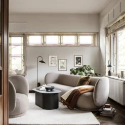 Ferm LIVING Arum Floor Lamp -Hallway Salg ferm living bordlampe arum floor lamp black 7177247 scaled