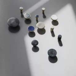 Ferm LIVING Brass Hooks 7 Ferm LIVING Brass Hooks -Hallway Salg ferm living knager brass hook black brass w brass edge large 7849326 scaled