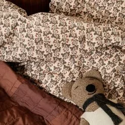 Ferm LIVING Strawberry Field Bedding -Hallway Salg ferm living sengesaet strawberry field bedding baby 7923804 scaled