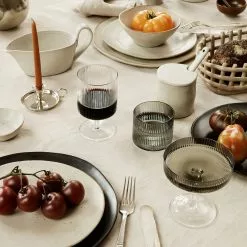 Ferm LIVING Flow Sauce Boat -Hallway Salg ferm living sovseskaal flow sauce boat off white speckle 7041431 scaled