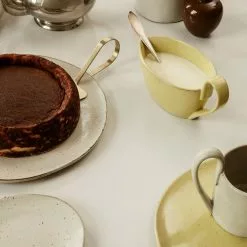 Ferm LIVING Flow Sauce Boat -Hallway Salg ferm living sovseskaal flow sauce boat yellow speckle 4540420 scaled