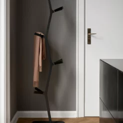 Fredericia Furniture Nara Coat Stand 1880 By Shin Azumi -Hallway Salg fredericia furniture stumtjener nara coat stand 1880 by shin azumi lacquered oak white 6047981 scaled