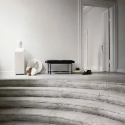 HANDVÄRK Piano Bench By Emil Thorup -Hallway Salg handvaerk baenk handvaerk piano bench af emil thorup black black leather 3160498 scaled