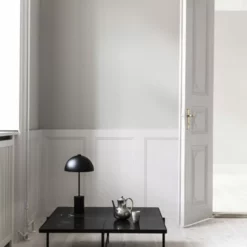 HANDVÄRK Studio Table Lamp -Hallway Salg handvaerk bordlampe handvaerk studio table lamp sort messing base sort skaerm 9994432 scaled