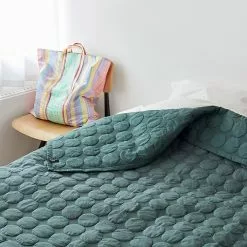 Hay Mega Dot / Small -Hallway Salg hay sengetaeppe mega dot small dark green 3521424