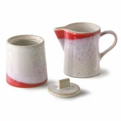 HKliving 70s Ceramics: Milk Jug & Sugar Pot -Hallway Salg hkliving skaal 70s ceramics milk sugar cream white red 1677109 scaled