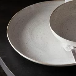 House Doctor Pion -Hallway Salg house doctor tallerken kagetallerken house doctor graa hvid middagstallerken 2258854.png scaled