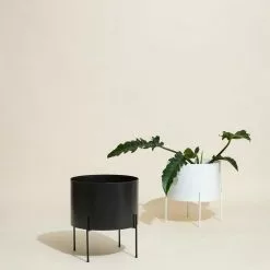 Hübsch Airy Planter - Set Of 2 -Hallway Salg huebsch plantestand airy planter set of 2 large black set of 2 895726 scaled
