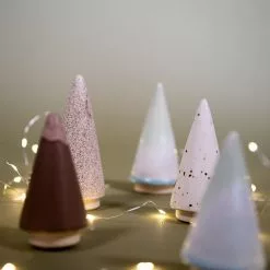 Julie Damhus Ceramic Christmas Tree -Hallway Salg julie damhus julepynt keramik juletrae flat white 5904258 scaled