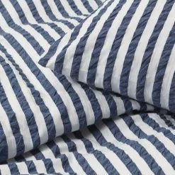Juna Bæk&Bølge Lines Bedding Set -Hallway Salg juna sengesaet baek boelge lines sengesaet moerk blaa hvid 3561318