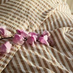 Juna Bæk&Bølge Lines Bedding Set 12 Juna Bæk&Bølge Lines Bedding Set -Hallway Salg juna sengesaet baek boelge lines sengesaet sand hvid 4895086 scaled