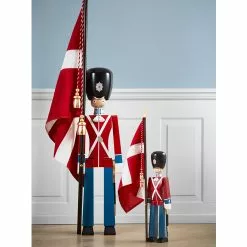 Kay Bojesen Soldier -Hallway Salg kay bojesen figur gardere kaj bojesen stof flag til garder 6072103.png