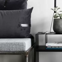 Louise Smærup Velvet -Hallway Salg louise smaerup pude velourpude moerkegraa 50 x 80 cm 8119682 scaled