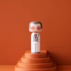 Lucie Kaas Kokeshi | Elton White Outfit -Hallway Salg lucie kaas figur kokeshi elton white outfit small 7237134 scaled
