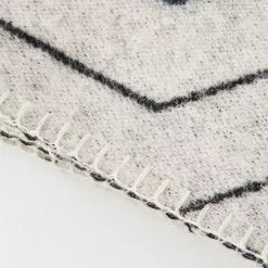 Made By Hand Pinstripe Throw -Hallway Salg made by hand taeppe pinstripe throw sort 2745612 scaled