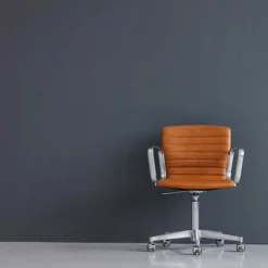 Magnus Olesen Butterfly Swivel W/armrest -Hallway Salg magnus olesen kontorstol magnus olesen butterfly swivel w armrest stel poleret aluminium fuldpolstring hero 42528 cognac kanalsyninger 5845544 scaled