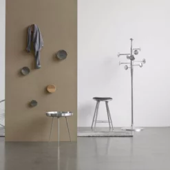 Mater Trumpet Coat Stand -Hallway Salg mater stumtjener mater trumpet coat stand black powdercoated partly recycled aluminium 4589155