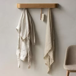 Menu Epoch Rack -Hallway Salg menu hylde epoch shelf 617cfd884b56d 79 dark stained oak black 8001669 scaled