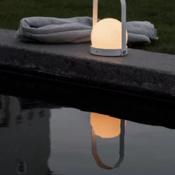 Menu Carrie Table Lamp - Portable -Hallway Salg menu lampe menu carrie led lamp 618a874ddd487 hvid 9740491 scaled