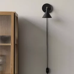 Menu Cast Sconce Wall Lamp -Hallway Salg menu vaeglampe cast sconce wall lamp black 2380912 scaled