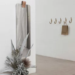 GEJST Hook Hanger -Hallway Salg munk collective boejle hook hanger moerk koral krog sort krom vaegmontering 1524084 scaled