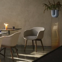 Muuto Fiber Conference Armchair -Hallway Salg muuto kontorstol fiber conference armchair remix 133 grey wood base 7401357 scaled