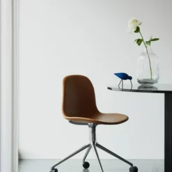 Normann Copenhagen Form Chair Swivel 4W -Hallway Salg normann copenhagen stol form chair swivel 4w blaa aluminium 1814079 scaled