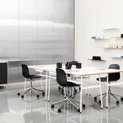 Normann Copenhagen Form Chair - Swivel 5W Gaslift Full Upholstery -Hallway Salg normann copenhagen stol form chair swivel 5w gaslift full upholstery stel sort aluminium stoftype city velvet vol 2 26 8649830