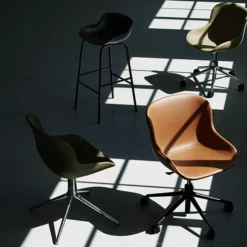 Normann Copenhagen Hyg Chair Swivel 5W Gaslift -Hallway Salg normann copenhagen stol hyg chair swivel 5w gaslift saede oliven stel aluminium 568564