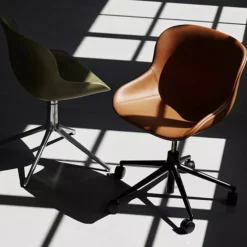 Normann Copenhagen Hyg Chair Swivel 5W Gaslift -Hallway Salg normann copenhagen stol hyg chair swivel 5w gaslift saede sand stel aluminium 5925298