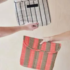 OYOY LIVING Futo Sleeve - Model 13 -Hallway Salg oyoy living computer sleeve oyoy living futo sleeve model 13 405 cherry red 2760512.png scaled