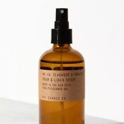 P.F. Candle Co. Room Spray -Hallway Salg p f candle co duftspray room spray no 04 teakwood tobacco 6355861 scaled