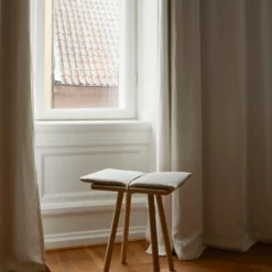 Skagerak Georg Stool -Hallway Salg skagerak skammel georg stool oak linen fibre wadding 9265005 scaled
