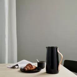 Stelton Emma Vaccum Jug 1,2 L -Hallway Salg stelton termokande emma vaccum jug sand 2326788 scaled