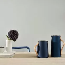 Stelton Emma Vaccum Jug 1,2 L -Hallway Salg stelton termokande emma vaccum jug sand 3682649