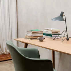 &Tradition Tripod - HM9 -Hallway Salg tradition bordlampe tripod hm9 kastanjebrun 1387414 scaled