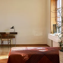 &Tradition Tripod - HM9 -Hallway Salg tradition bordlampe tripod hm9 kastanjebrun 2374463 scaled