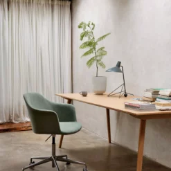 &Tradition Tripod - HM9 -Hallway Salg tradition bordlampe tripod hm9 kastanjebrun 6184481 scaled